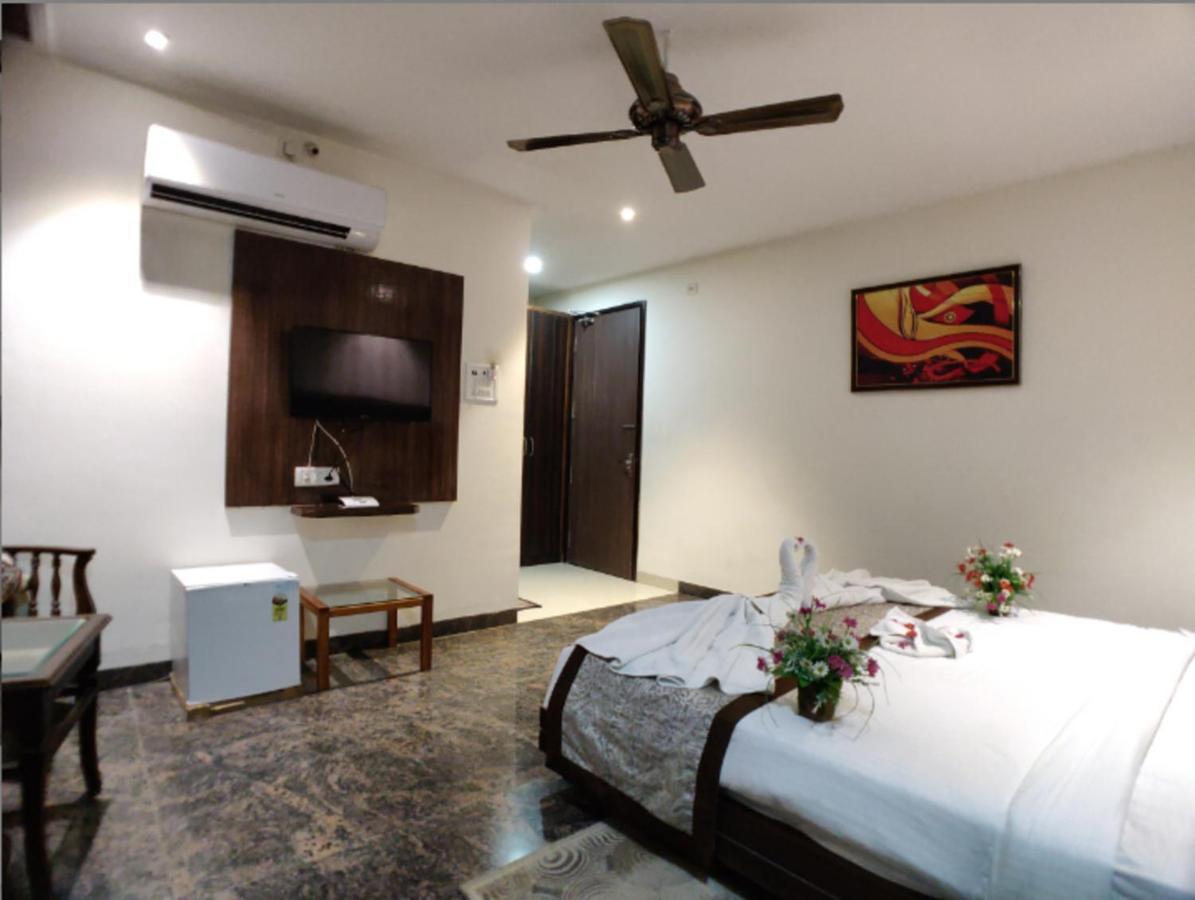 Hotel Badrika Inn Rewa Esterno foto