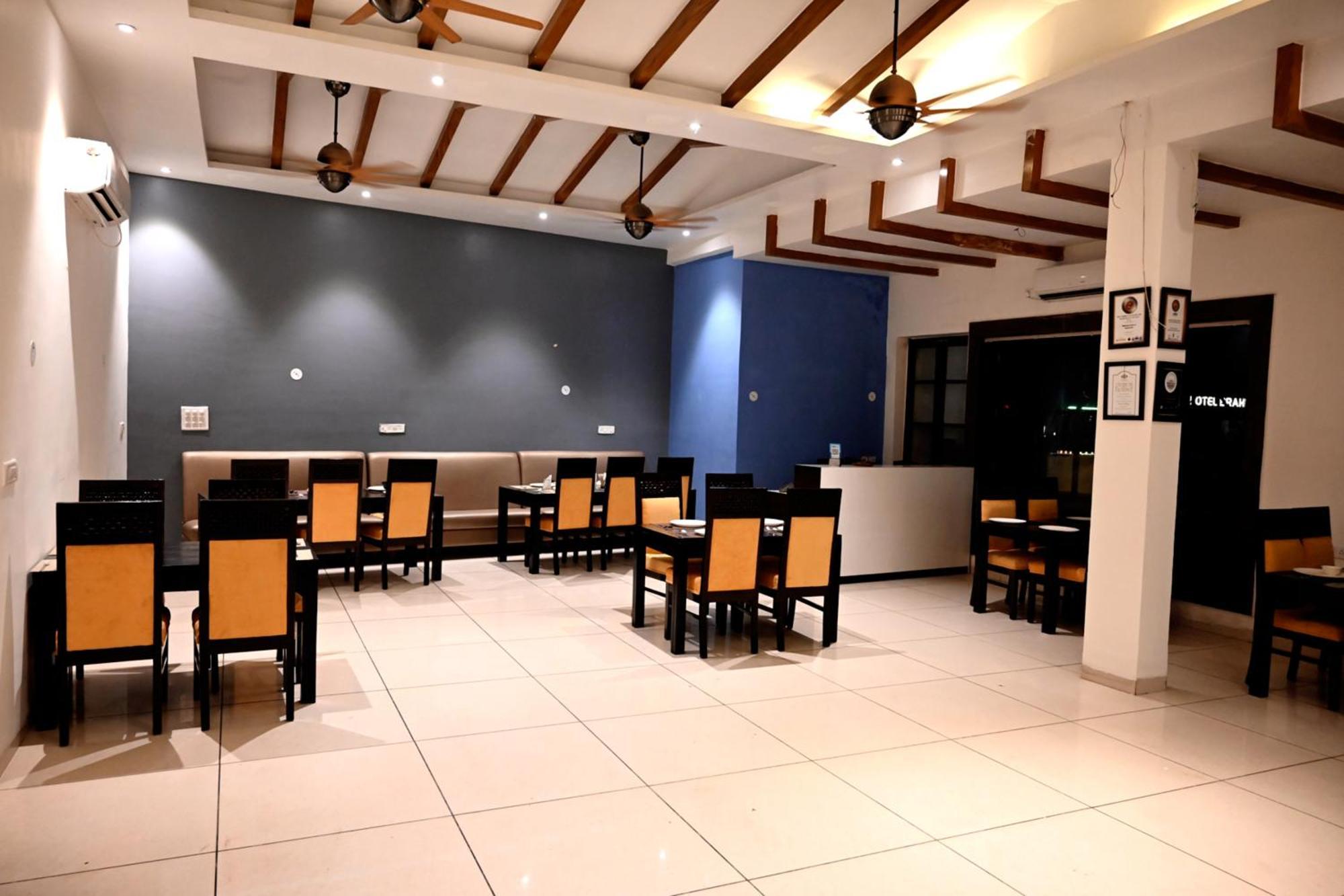 Hotel Badrika Inn Rewa Esterno foto