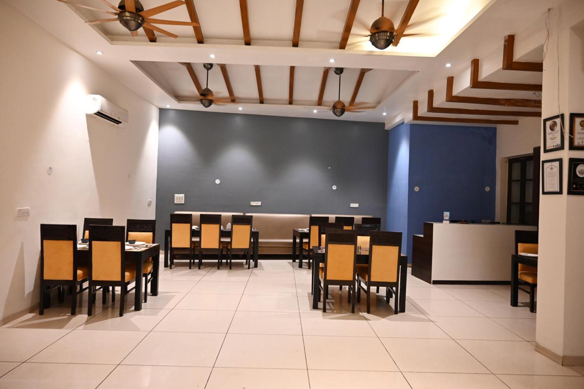 Hotel Badrika Inn Rewa Esterno foto